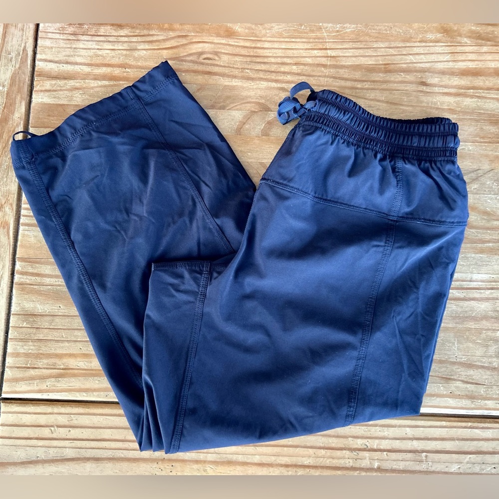 🌶️ Lululemon Navy Cropped Pants. Drawstring Waist Pant size 4